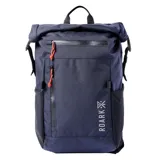 Mochila azul con cierre enrollable, marca Roark, modelo Passenger 2.0, capacidad de 27 litros.