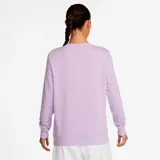 Sweater Nike color lila con logo estampado en el frente.