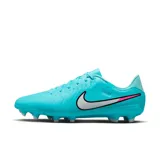 Championes de fútbol Nike Tiempo Legend 10 Academy, color celeste con detalles en blanco y rosa.
