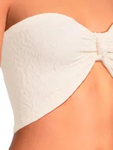 Top bandeau marrón con textura floral y nudo central.