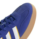 Championes urbanos Adidas Barreda, color azul con detalles en blanco y amarillo.
