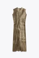 Vestido midi de Zara Woman Collection, confeccionado en mezcla de ramio con efecto tie-dye en tonos tierra. Presenta escote pico, sisa y pliegues laterales. Cierre trasero con cremallera oculta.