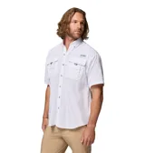 Camisa de hombre Columbia modelo Bahama II, color blanco, de manga corta, confeccionada en tejido de nailon ligero de secado rápido con protección solar UPF 50 y ventilación en la espalda.