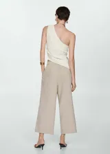 Pantalón crop color beige, de lino y viscosa, con corte wide leg y cintura elástica.