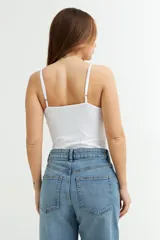 Body celeste con breteles finos.