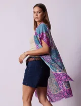 Kimono tejido con estampado patchwork multicolor, de la marca Do Everything In Love.