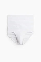 Pack de tres calzoncillos slip blancos de punto con cintura elástica y parte delantera forrada. Confeccionados con tecnología Lycra Xtra Life.