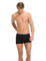 Pack de tres bóxers Tommy Hilfiger, confeccionados en algodón elástico. Incluye un bóxer negro, uno blanco y uno gris. Todos con cintura elástica con el logo de la marca.