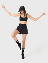 Short deportivo negro 2 en 1 con calza incorporada con bolsillo y pretina ancha.