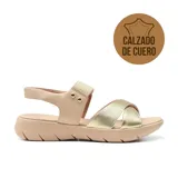 Sandalias de cuero negro con plataforma baja y tiras cruzadas.
