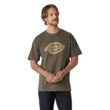 Remera verde militar de manga corta con logo de Dickies estampado en el pecho.