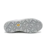 Zapatillas urbanas CAT modelo AMP, color gris claro, con detalles plateados en la lengüeta y contorno de los cordones. Capellada de canvas recubierta en PU, forro de malla interior reciclada, plantilla de espuma EVA, suela de goma duradera y con gran tracción.