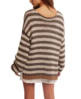 Sweater de punto grueso a rayas horizontales color marrón y beige, con escote en V profundo, mangas largas holgadas y hombros caídos.