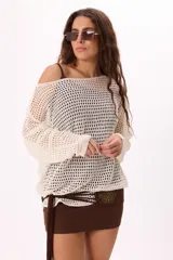 Set compuesto por vestido liso corto, sweater tejido tipo red y cinto. Liviano, canchero y perfecto para looks boho o de verano. Se pueden usar juntos o por separado.