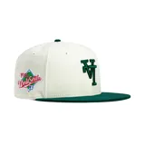 Gorro New Era 59FIFTY de los Los Angeles Dodgers, color blanco con visera verde y logo del equipo bordado en verde al frente. Parche bordado conmemorativo del campeonato de la Serie Mundial de 1988 en el lateral.