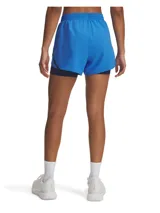 Short deportivo Under Armour Fly By 2 in 1 para mujer, color verde agua con detalles en blanco. Cuenta con cintura elástica, calza interior incorporada y bolsillo lateral con cierre.