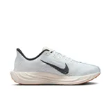 Championes Nike Pegasus Plus de mujer, color blanco con detalles en negro.
