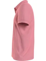 Chomba de corte slim color rosa, confeccionada en piqué de algodón, con logo bordado en el pecho.