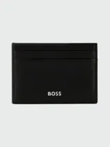 Tarjetero BOSS de cuero negro con múltiples ranuras para tarjetas y logo plateado en la parte inferior.