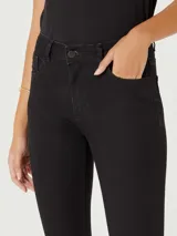 Pantalón de jean de calce ajustado, color azul claro, con cintura media y confeccionado en denim con elastano.