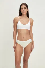 Pack de tres colaless de algodón en color gris con cintura elástica blanca.