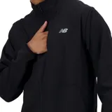 Campera negra con cierre frontal, cuello alto y logo de New Balance estampado en el pecho.