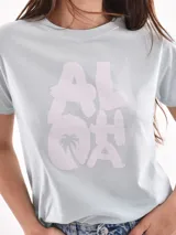 Remera lila con estampado frontal con la frase "Gracias por nada".