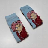 Par de medias de caña media color celeste con diseño estampado de Sakura Haruno del anime Naruto.