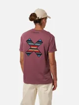 Camiseta verde militar de algodón orgánico con logo de la marca Blue Banana estampado en la parte superior de la espalda y un diseño abstracto en forma de X en la espalda.