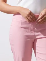 Pantalón de vestir color turquesa, marca Zac & Rachel, corte recto y largo al tobillo.