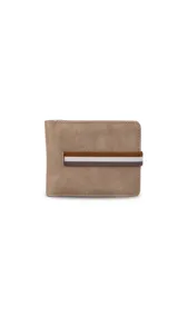 Billetera color beige de símil cuero con galón elastizado marrón y blanco. Interior con doble repartición para billetes, visor y tarjeteros.