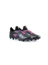 Championes de fútbol Umbro Flash HG, color negro con detalles en violeta y naranja.