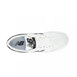 Championes urbanos New Balance modelo BB 480, color negro y blanco, con logo "N" característico en los laterales.