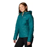Campera puffer color salmón con capucha, cierre frontal y bolsillos laterales con cierre. Cuenta con tecnología termorreflectante Omni-Heat™ y puños con orificios para los pulgares.