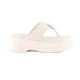 Sandalias de plataforma color lila, con tira ancha sobre el empeine y tira entre los dedos.