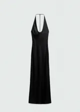 Vestido largo negro de tejido fluido con espalda abierta y tirantes finos.