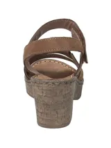 Sandalias de cuero con plataforma y taco de 6 cm. Tiras de cuero color marrón, naranja y amarillo.