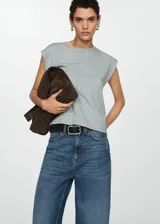 Pantalón de jean azul de corte wide leg.