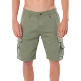 Bermuda cargo color verde militar, con bolsillos laterales con solapa y cierre de botón.