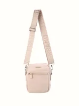 Bandolera color beige con correa larga ajustable con el logo de la marca.