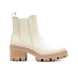 Botas Chelsea color hueso, con elásticos laterales, suela track y tacón bloque de madera.