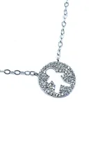 Collar de plata 925 con dije circular con circonias y diseño calado de bebé.