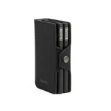 Billetera doble de tela X-Pac negra con doble caja de aluminio incorporado con sistema de deslizamiento para tarjetas. Tiene espacio para 10 tarjetas, 2 tarjetas adicionales en los bolsillos laterales de cuero, espacio para libreta de conducir y de propiedad, y sección interna para llevar hasta 5 billetes.