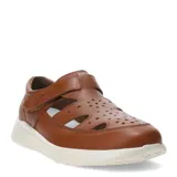 Sandalia de cuero color marrón con aberturas y ajuste con velcro.