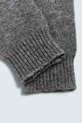 Guantes de punto color marrón, tejidos en hilatura de lana y cashmere con acabado en rib.