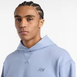 Canguro celeste de corte holgado con capucha y bolsillo tipo canguro. Logo de New Balance bordado en el pecho.