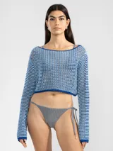 Sweater corto tejido con tres hilos de distintos tonos, uno de ellos con lurex.