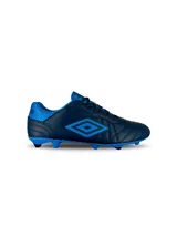 Championes de fútbol Umbro Touch FG, color azul marino con detalles en celeste y logo de la marca en el lateral.