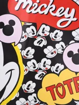Bolso tote negro con estampado de caras de Mickey Mouse en blanco y negro. Tiene asas negras y un diseño con la cara de Mickey Mouse grande y textos en burbujas de diálogo.