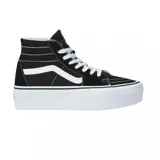 Zapatillas de caña alta Vans Sk8-Hi, color negro con la franja lateral blanca y suela de plataforma blanca.